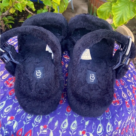 ❤️ UGG Fuzz Yeah Plush Black Slides / Slippers / Sandals ❤️ - Picture 5 of 13